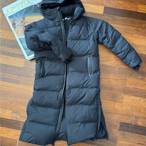 Aritzia SuperPuff H2O Long Black Puffer| Waterproof | Size Medium | Retail $450